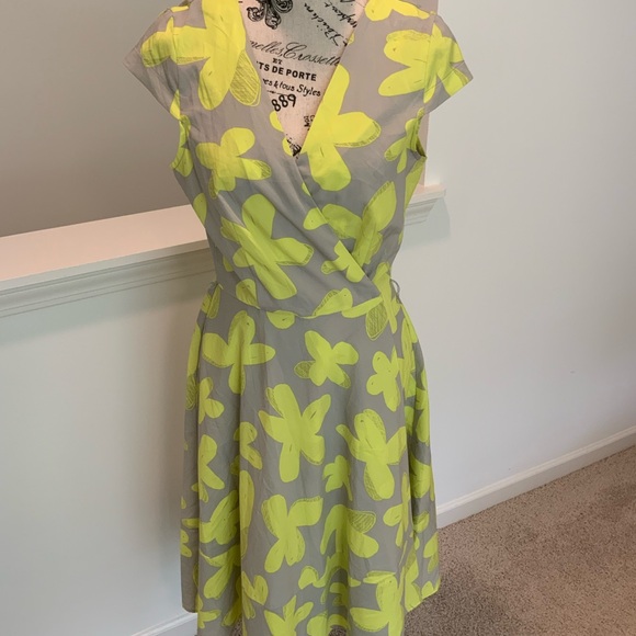 Alex +Alex Floral Wrap Dress in Gray and Yellow size 8 - Picture 2 of 10
